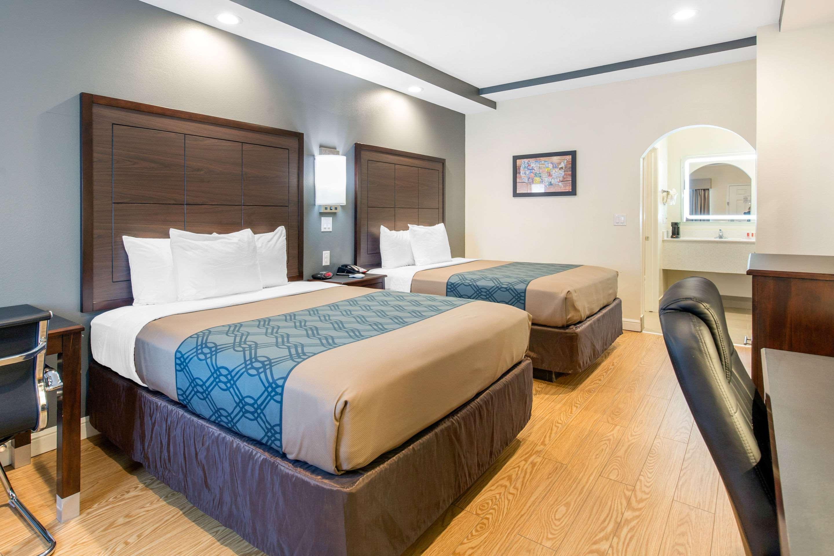 Econo Lodge Inn & Suites Houston Willowbrook Ngoại thất bức ảnh