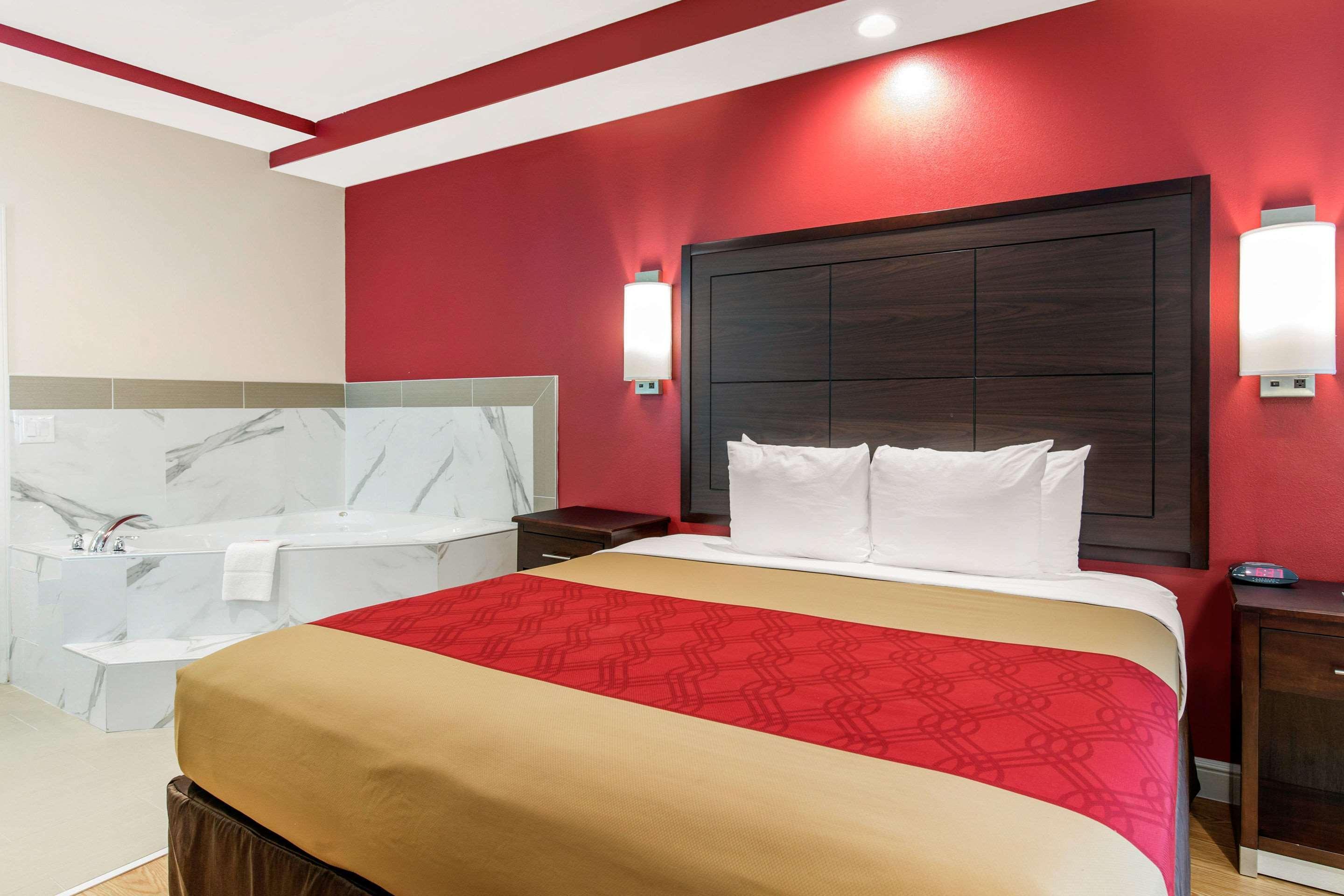 Econo Lodge Inn & Suites Houston Willowbrook Ngoại thất bức ảnh